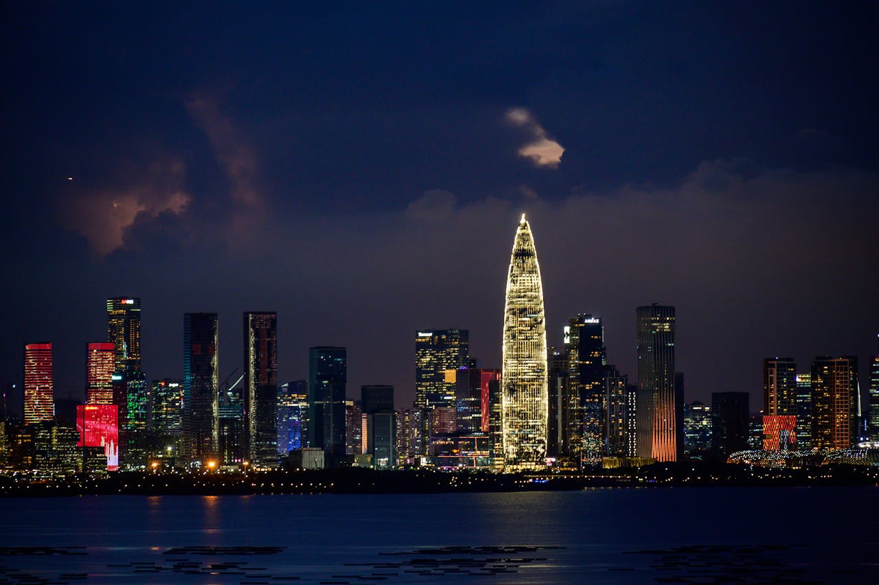 Blog A breathtaking cityscape at night, showcasing illuminated skyscrapers and a vibrant skyline.